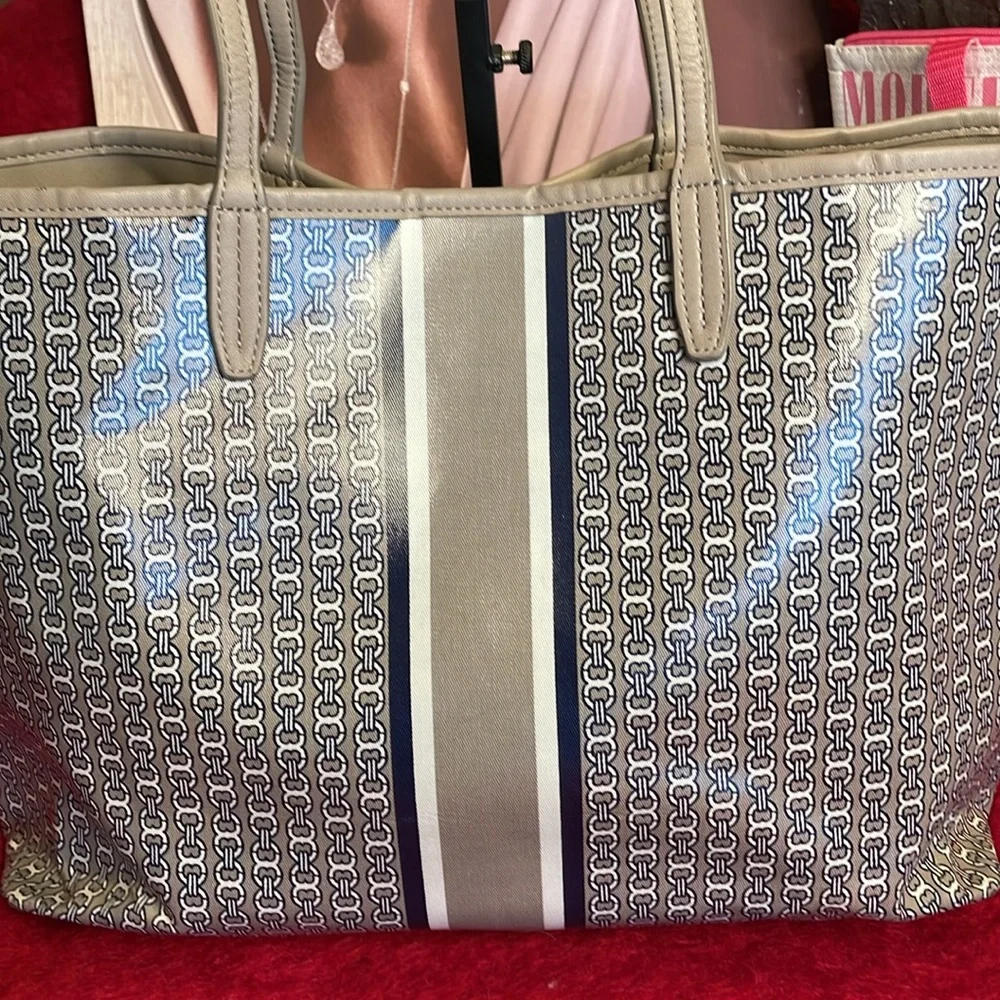 TORY BURCH GEMINI LINK TAUPE NAVY PRINTED TOTE BAG